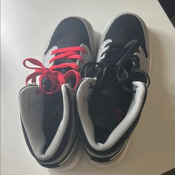 Nike Air Jordan 1 Mid SE 'Elephant Toe' Kids - Picture 2 of 5